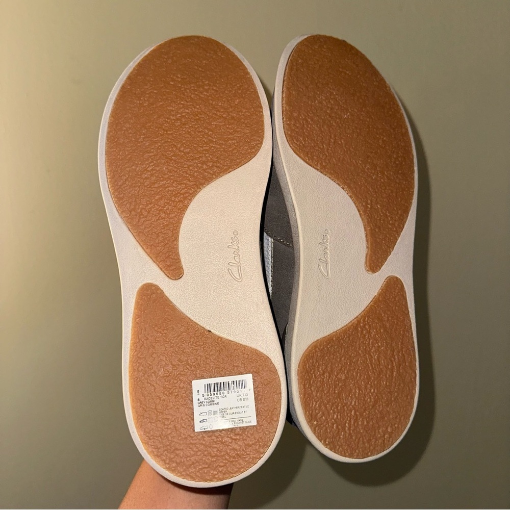 CLARKS - Picture 10 of 17